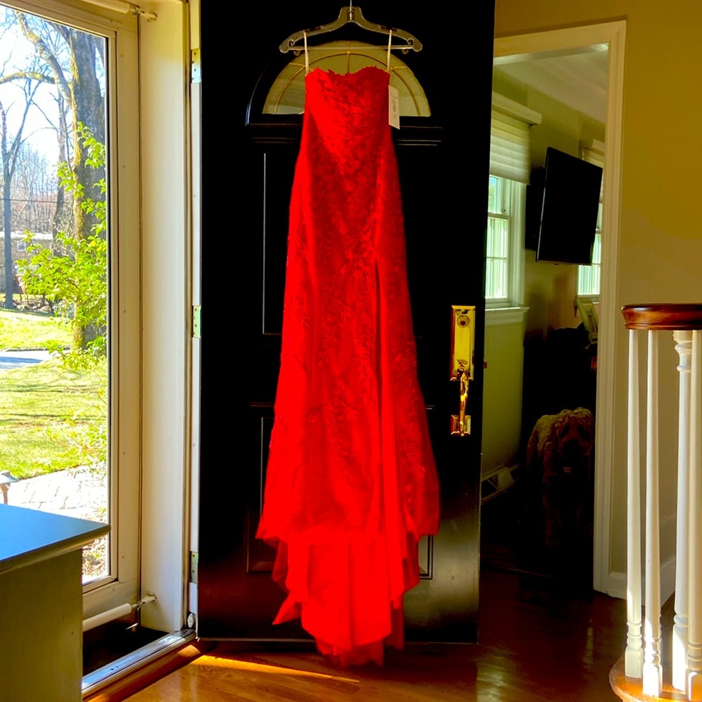 Sherri Hill red prom dress